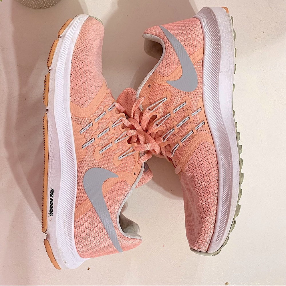 EUC •NIKE RUN SWIFT• - Picture 4 of 6